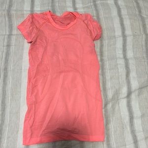 lululemon tee